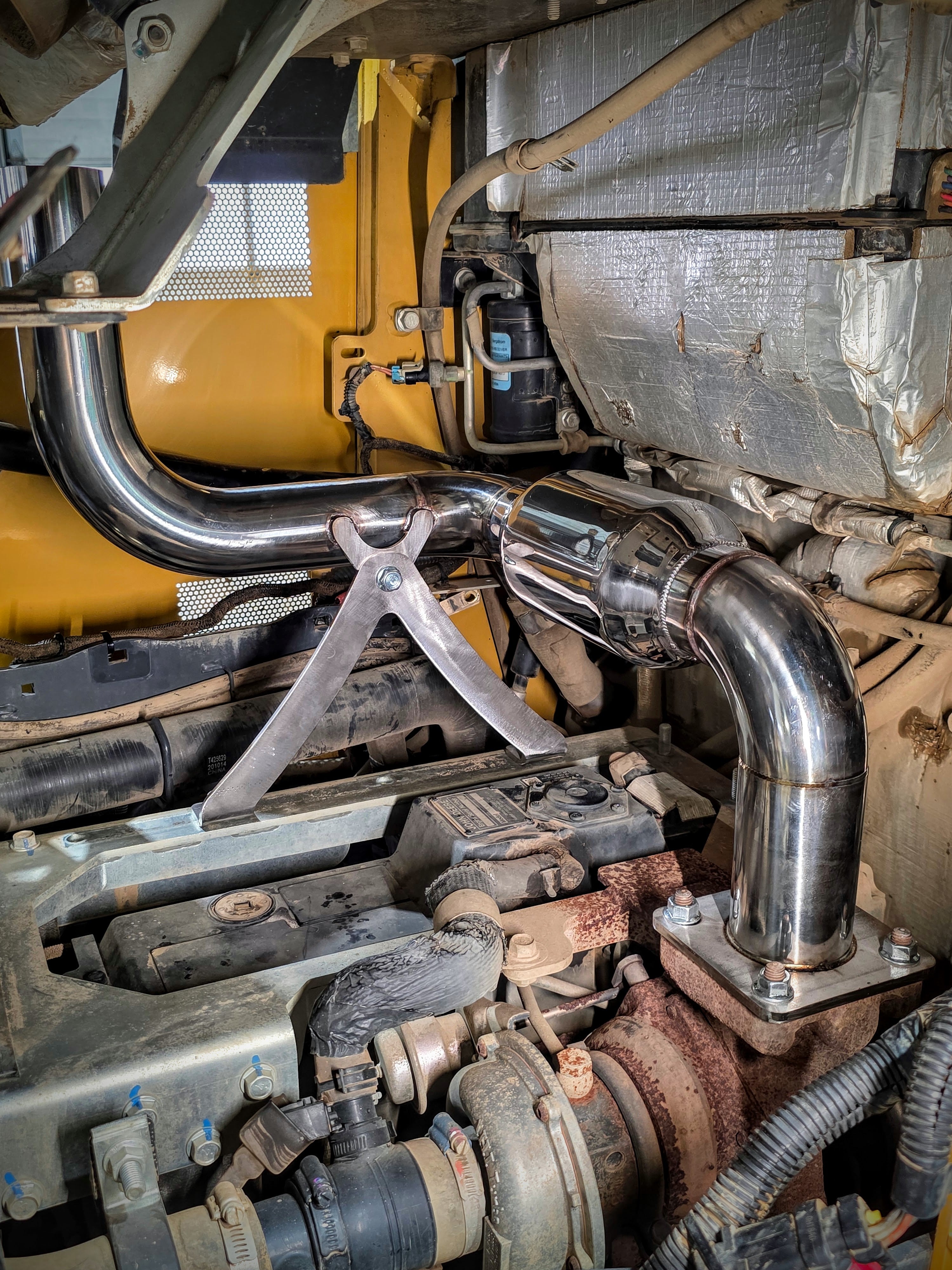 Deere 331/333G Exhaust