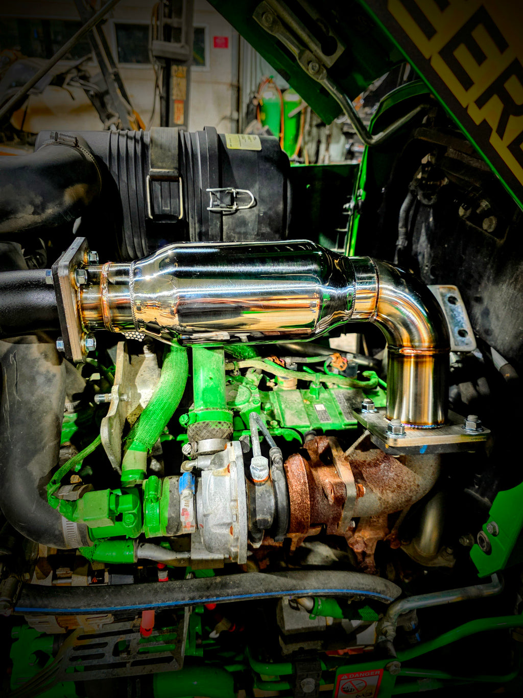 John Deere 4R/4M Series Exhaust